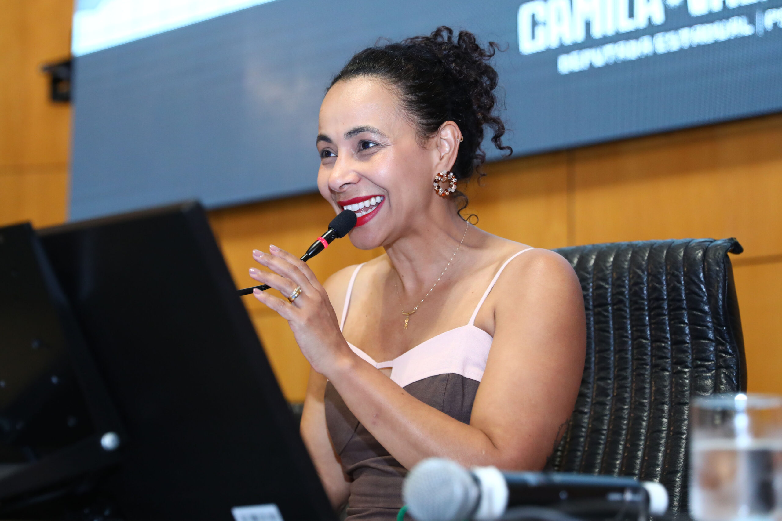 deputada-camila-valado—sesso-especial-30-anos-do-centro-de-apoio-aos-direitos-humanos-valdcio-barbosa-dos-santos—16092025_54792772399_o